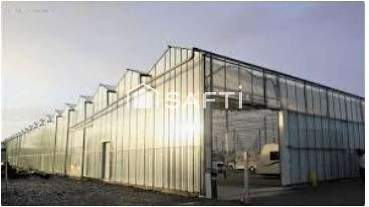 Commerce 30176 m² à Noyal-Chatillon-Sur-Seiche  - photo 2