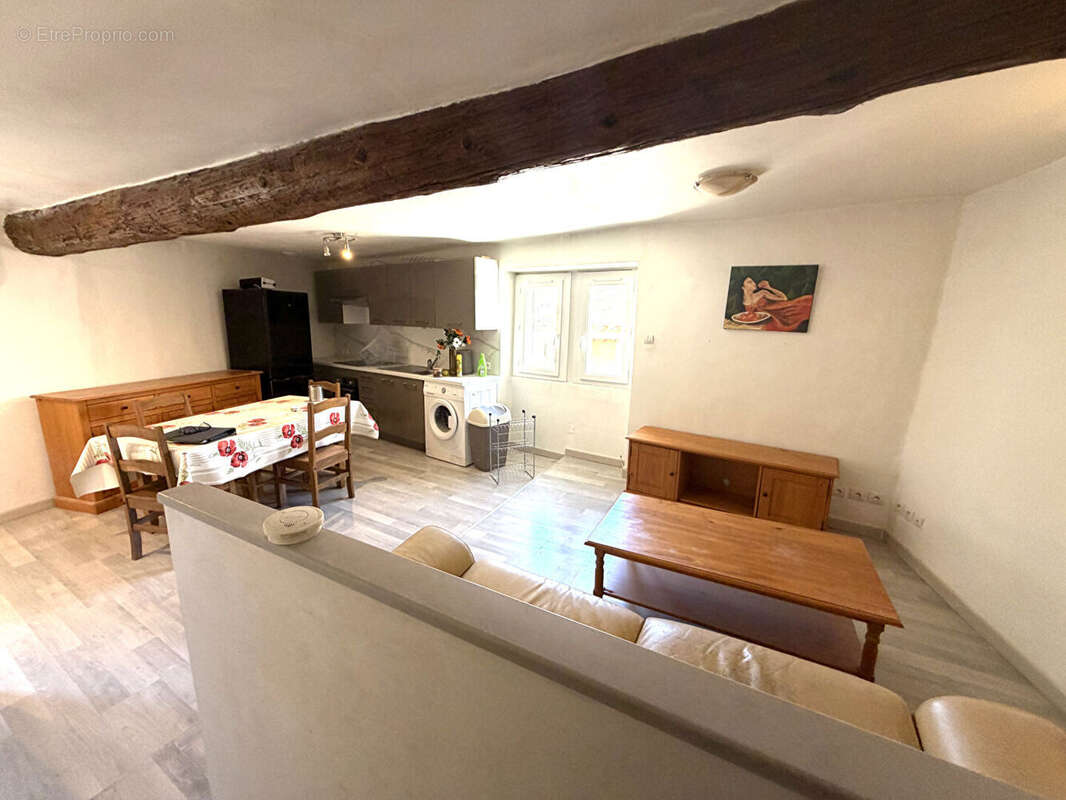 Appartement à SAINT-MITRE-LES-REMPARTS