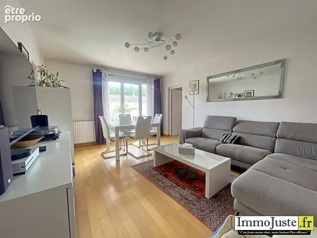 Appartement à MAGNY-LES-HAMEAUX