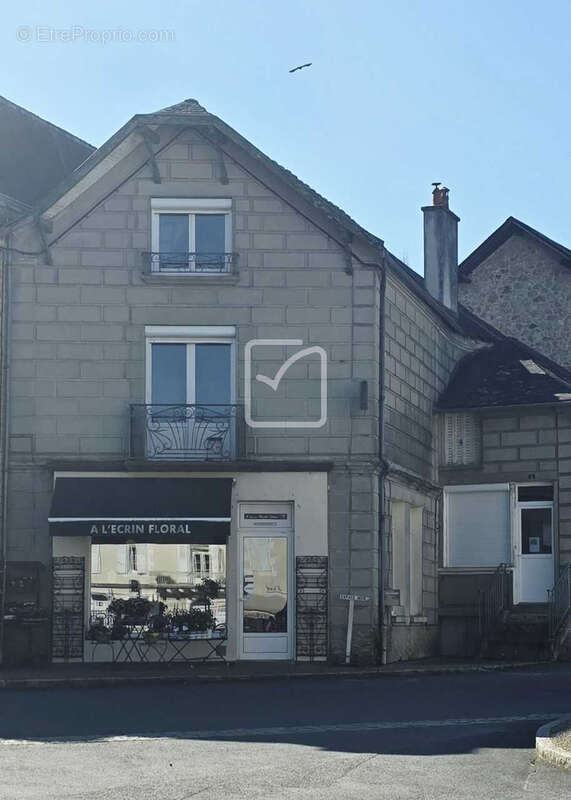 Maison à ARNAC-POMPADOUR