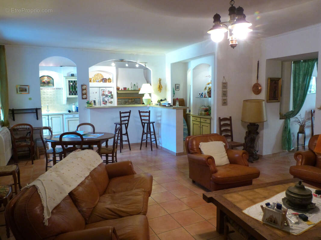 Maison à ROUJAN