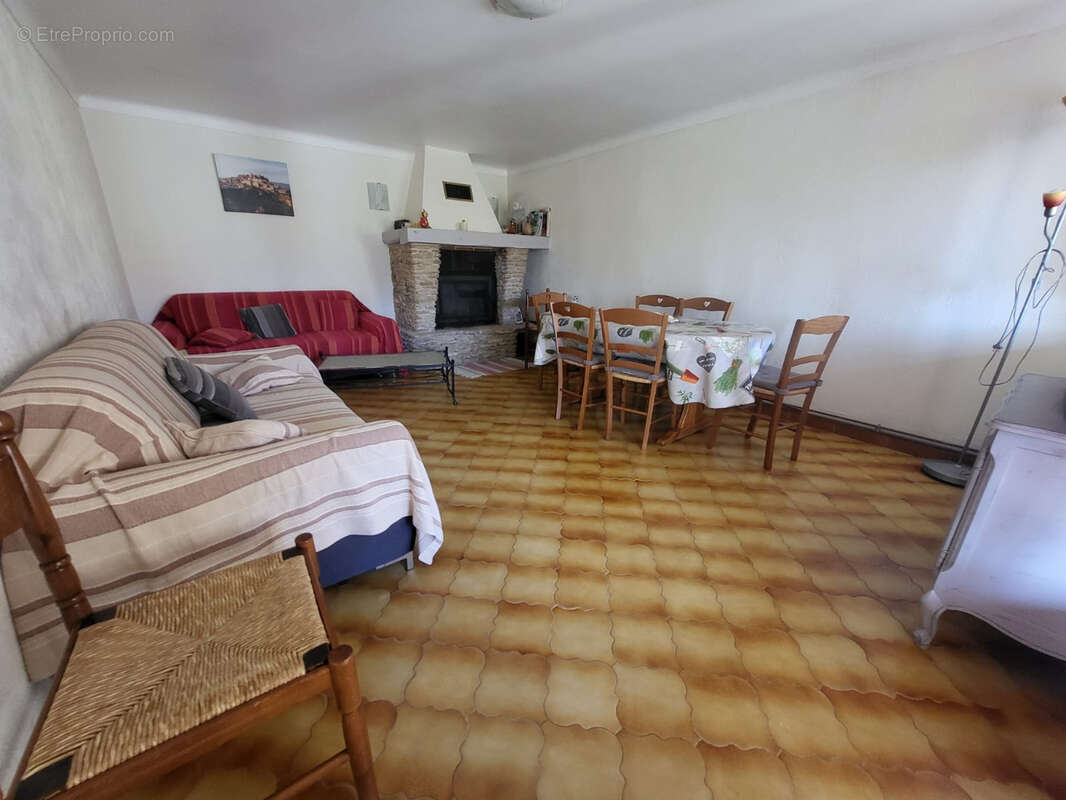 Maison à BONNIEUX