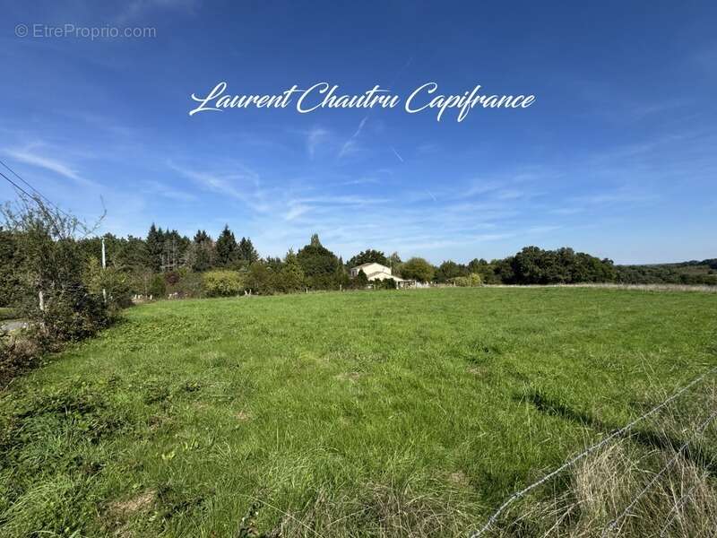 Terrain plat 2744m² - Vue dégagée - Environnement calme - photo 3