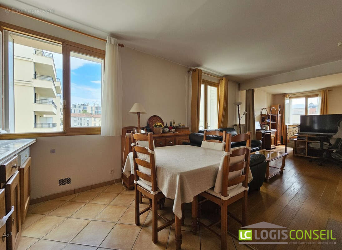 Appartement à MONTROUGE