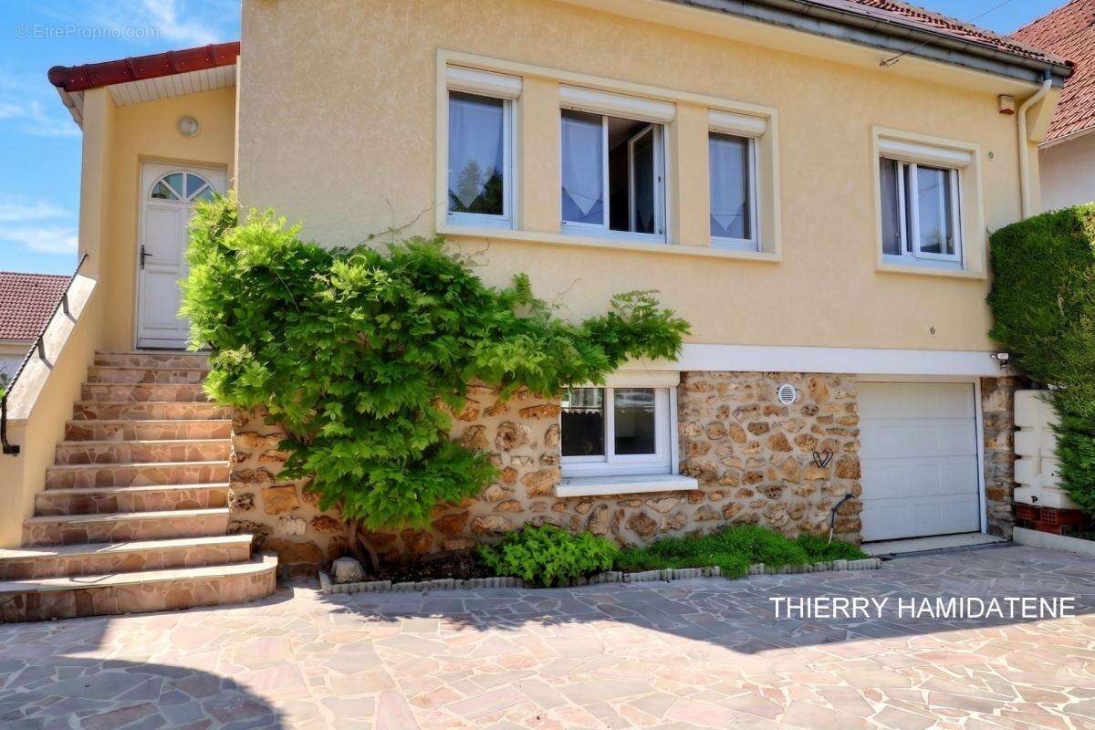 Secteur colonie 12mn a pied de la gare magnifique maison renovee de  156m2 6 pieces 4 chambres s/sol total  jardin fruitier espo - photo 4