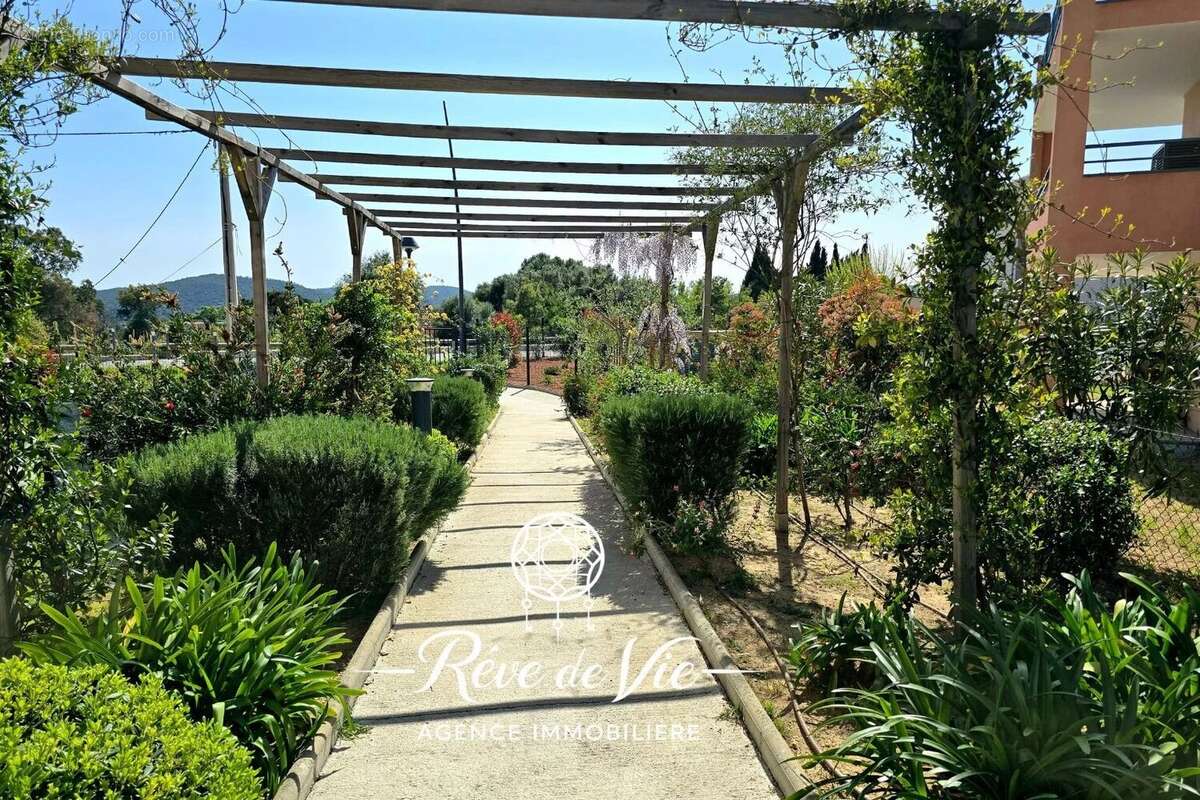 Appartement à BORMES-LES-MIMOSAS