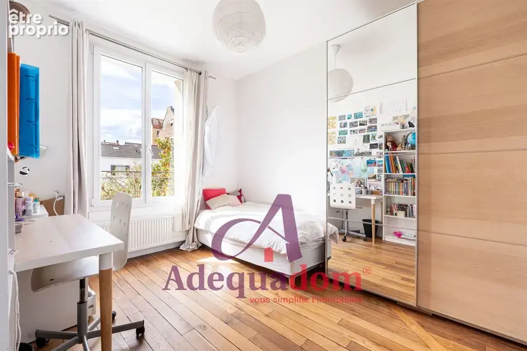 Maison de charme rénovée avec 3 chambres - bureau,  jardin terrasse et stationnement - photo 5