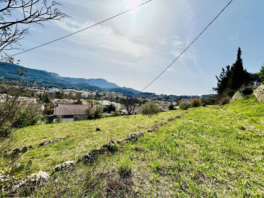 Terrain à AURIOL