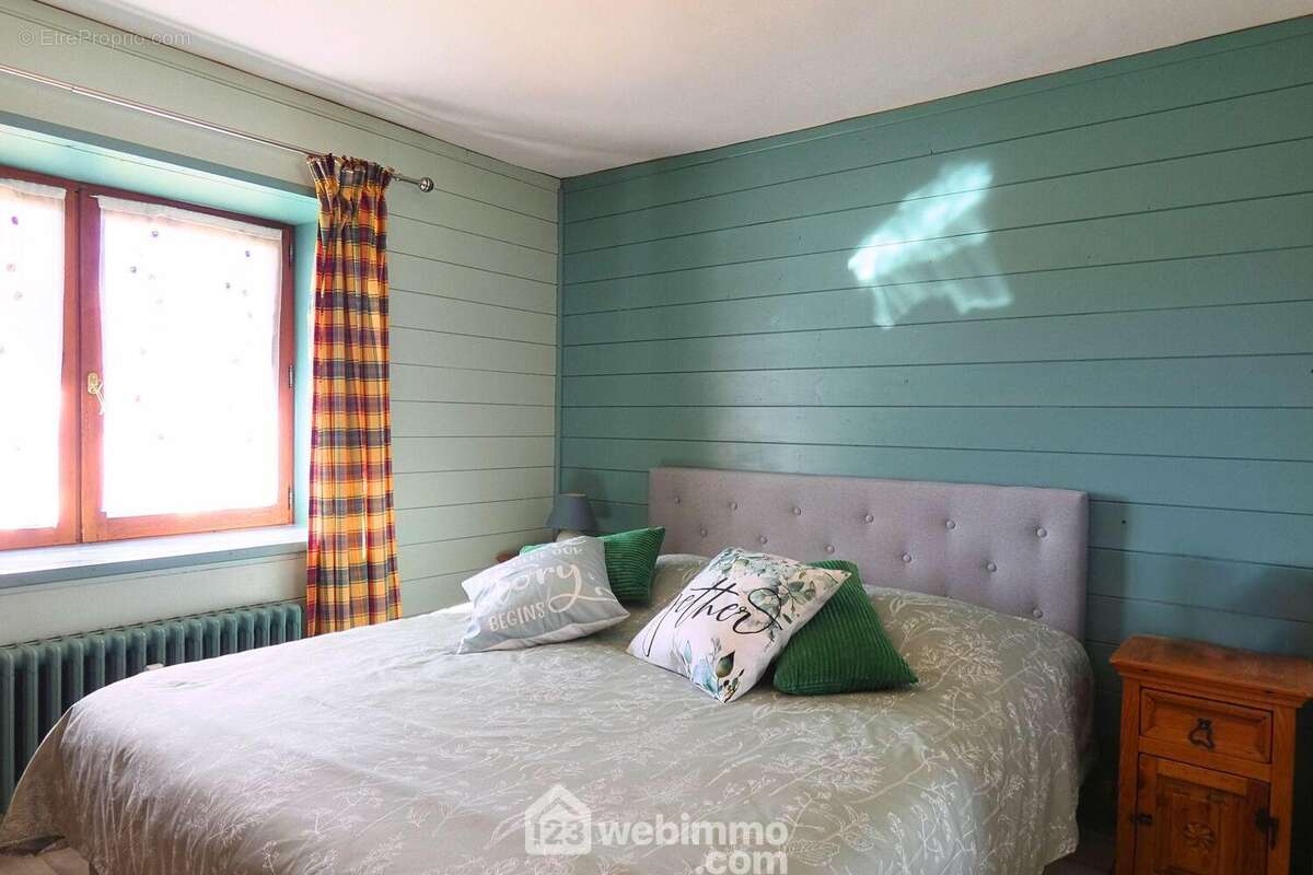 Baignées de lumières en soirée, ces chambres invitent à la détente. - Appartement à CREST-VOLAND