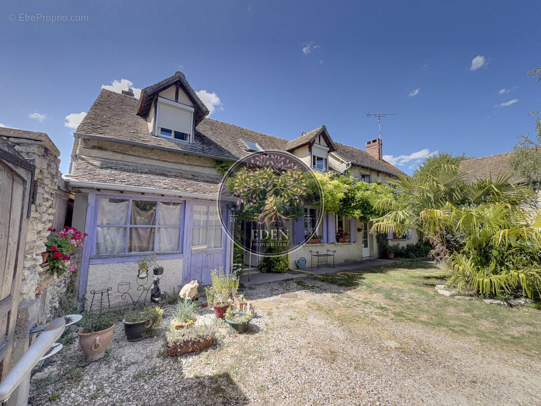 Maison à HOUDAN