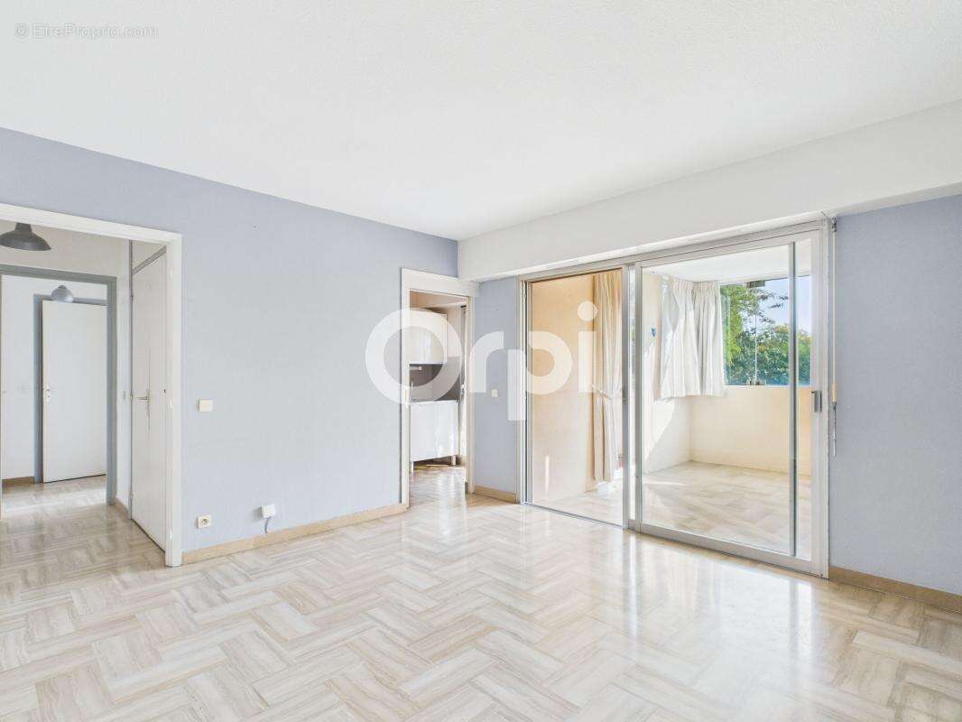 Appartement à MANDELIEU-LA-NAPOULE