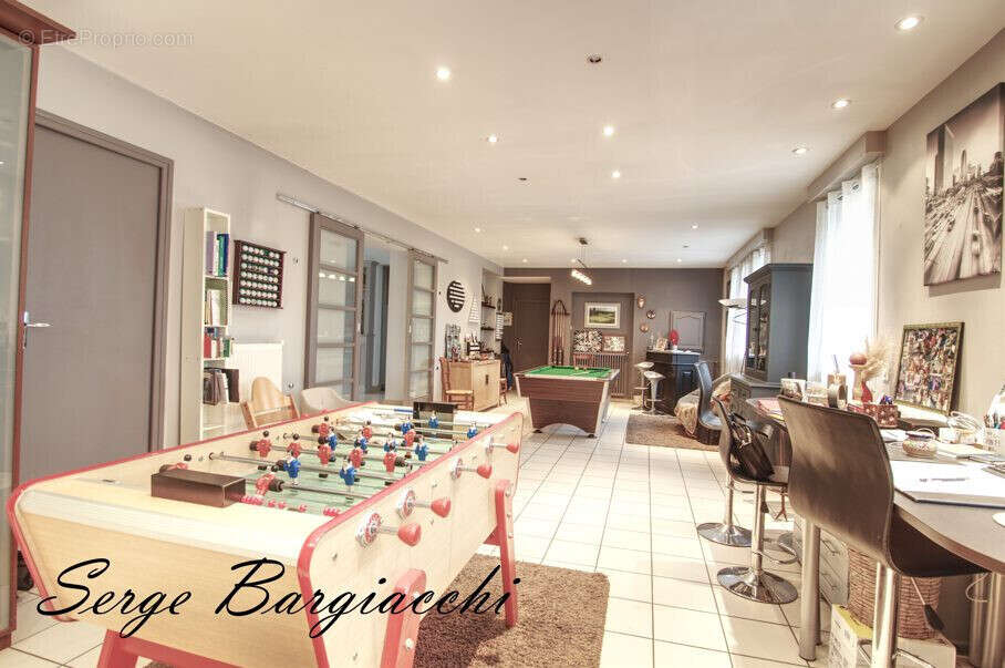 Maison 335 m² à Courchelettes  - photo 8