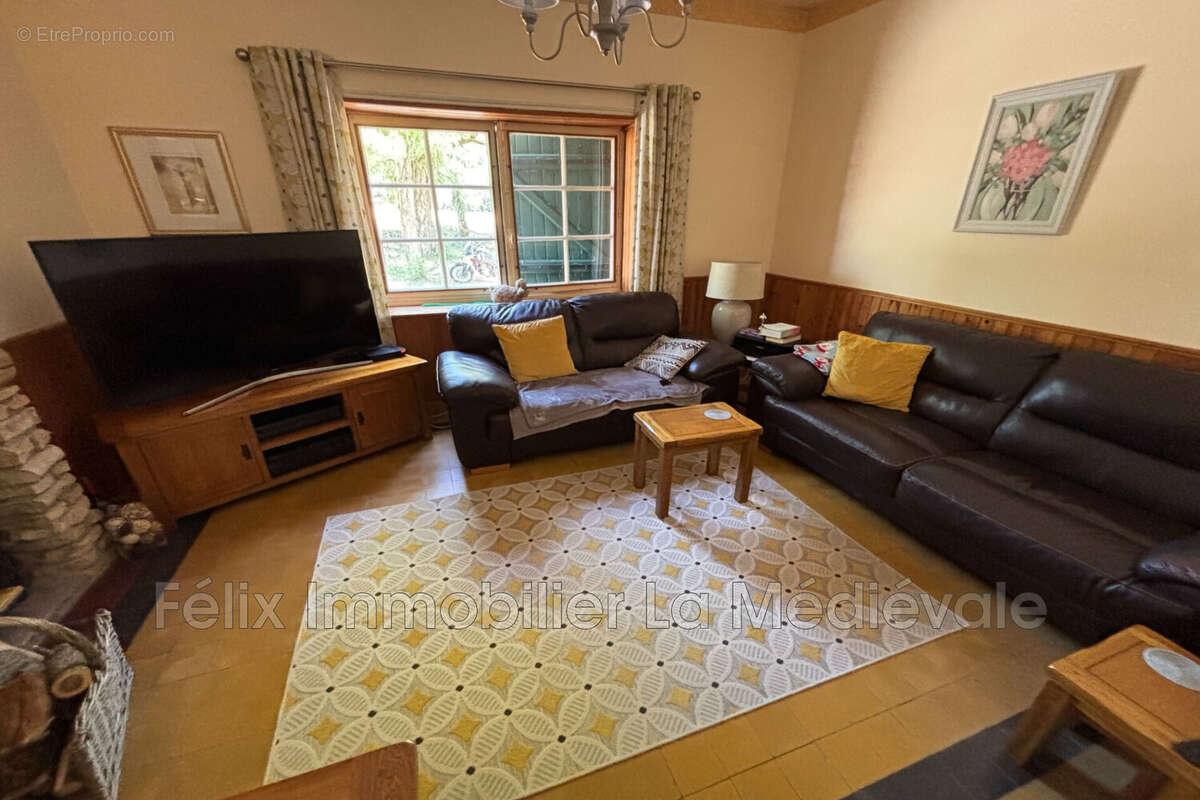Maison 185 m² à Vitrac  - photo 9