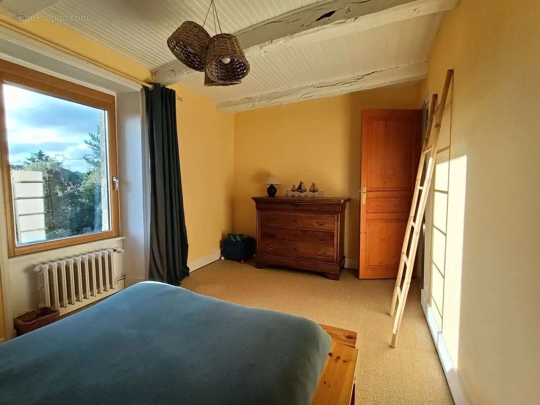 Maison à LANGROLAY-SUR-RANCE