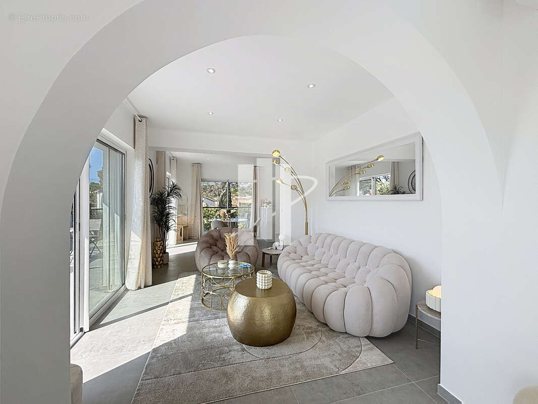 Haut de villa rénové avec solarium vue mer au calme à Boulouris - photo 2