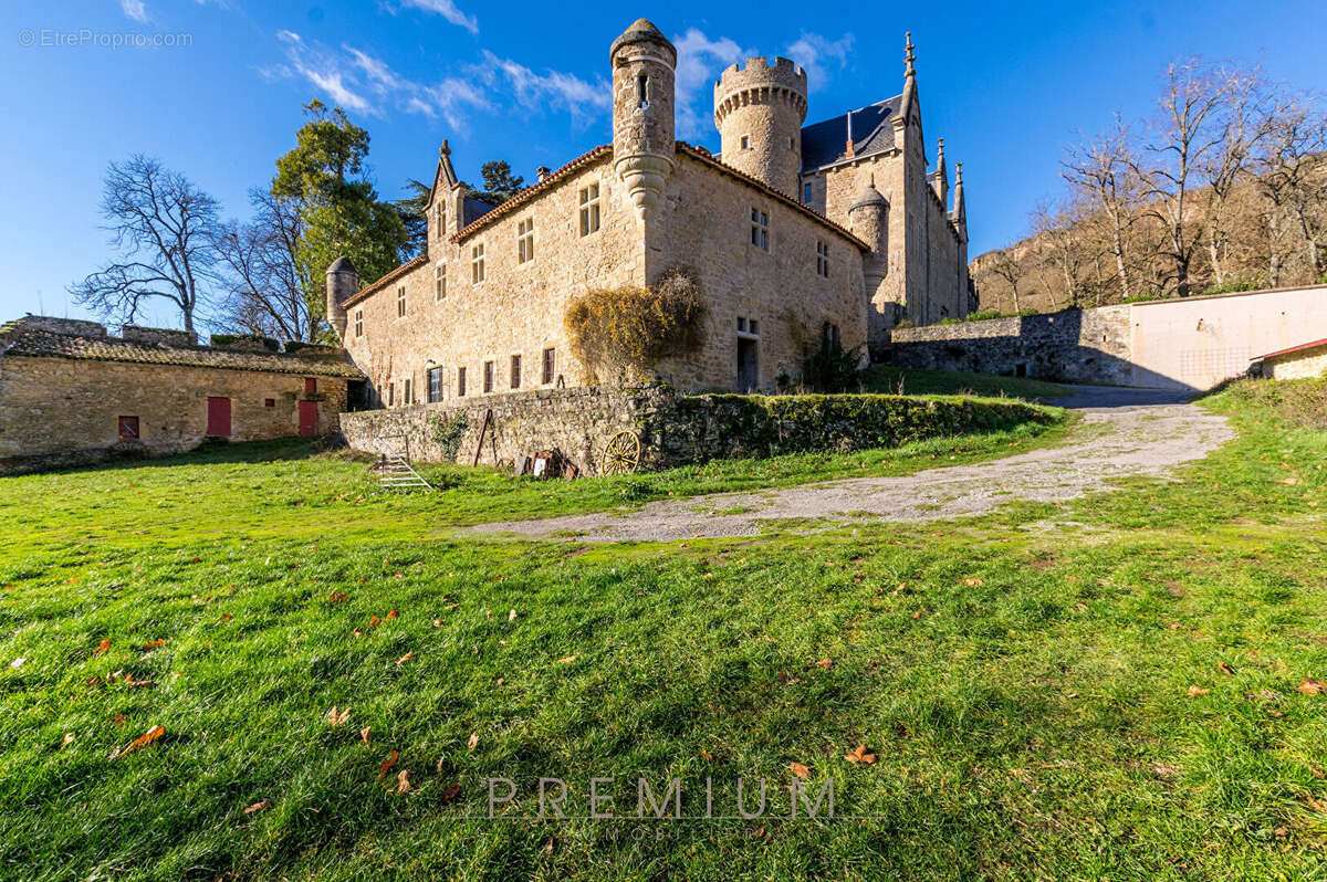 Majestueux Château du XIV siècle. Un Domaine d'Exception aux Portes du Sud - photo 5