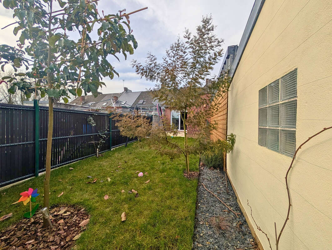 Maison à QUIEVRECHAIN