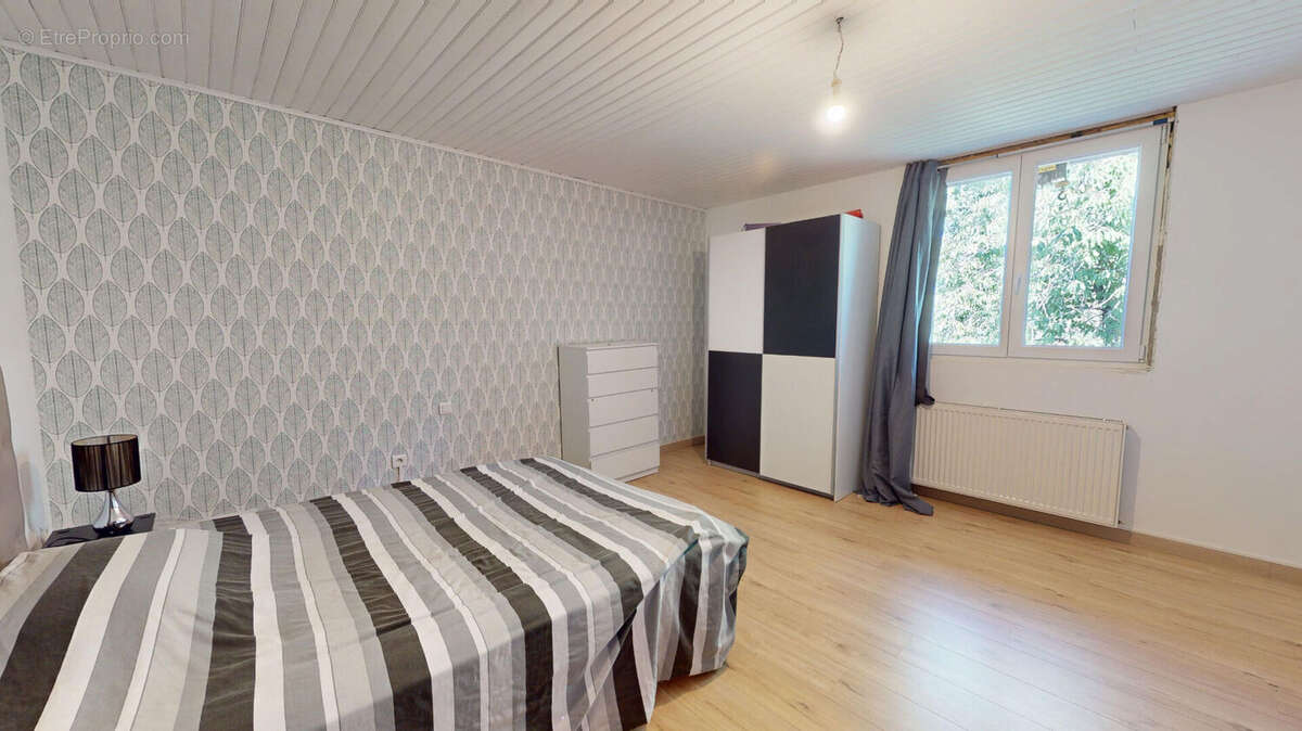 Maison à SAINT-NICOLAS-DE-LA-GRAVE