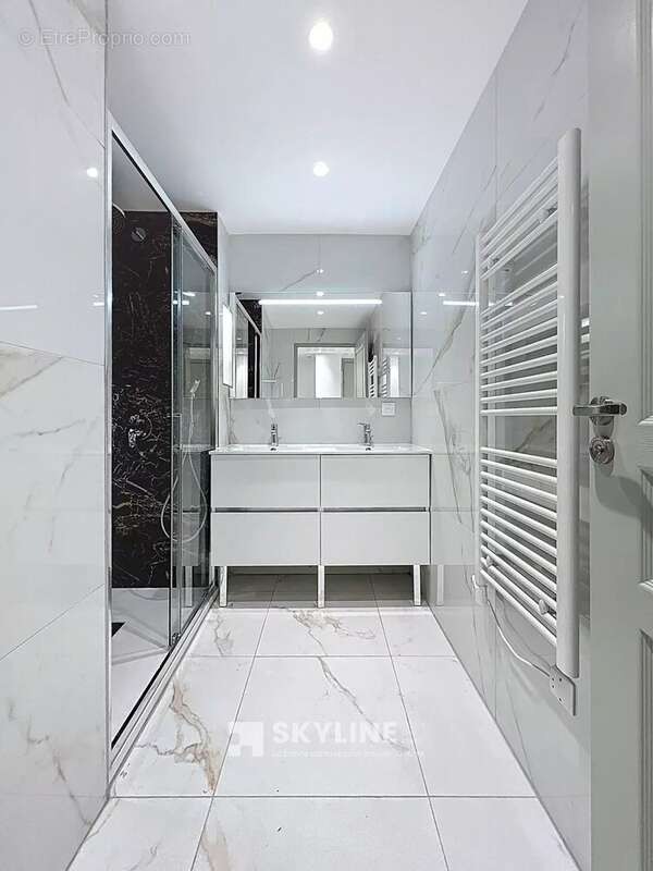 Appartement à MARSEILLE-1E