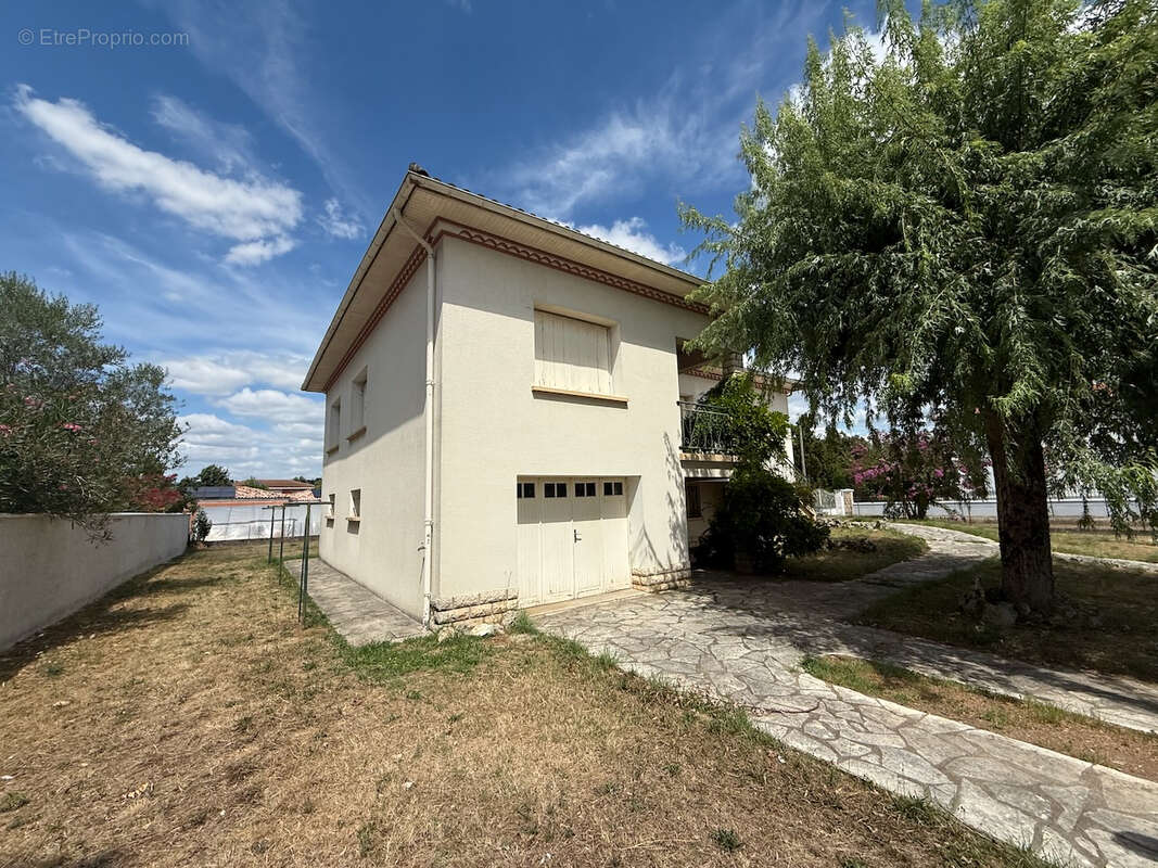 Maison des années 70 à Villeneuve-sur-Lot Rive droite Située dans un quartier prisé à deux pas du centre-ville, cette maison des - photo 10