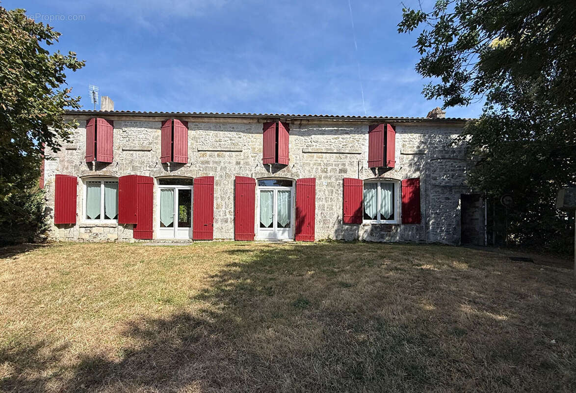 Maison à SAINT-GERMAIN-DE-MARENCENNES