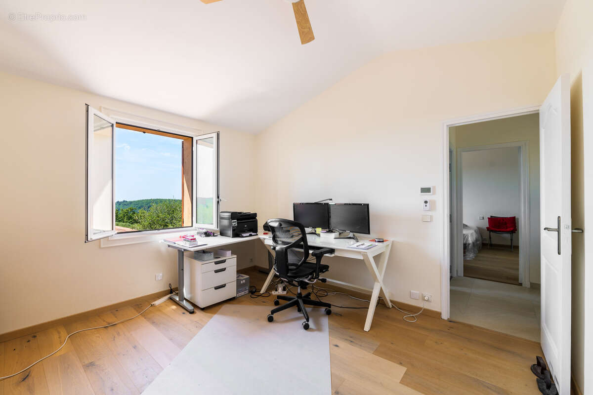 Maison à TOURRETTES-SUR-LOUP