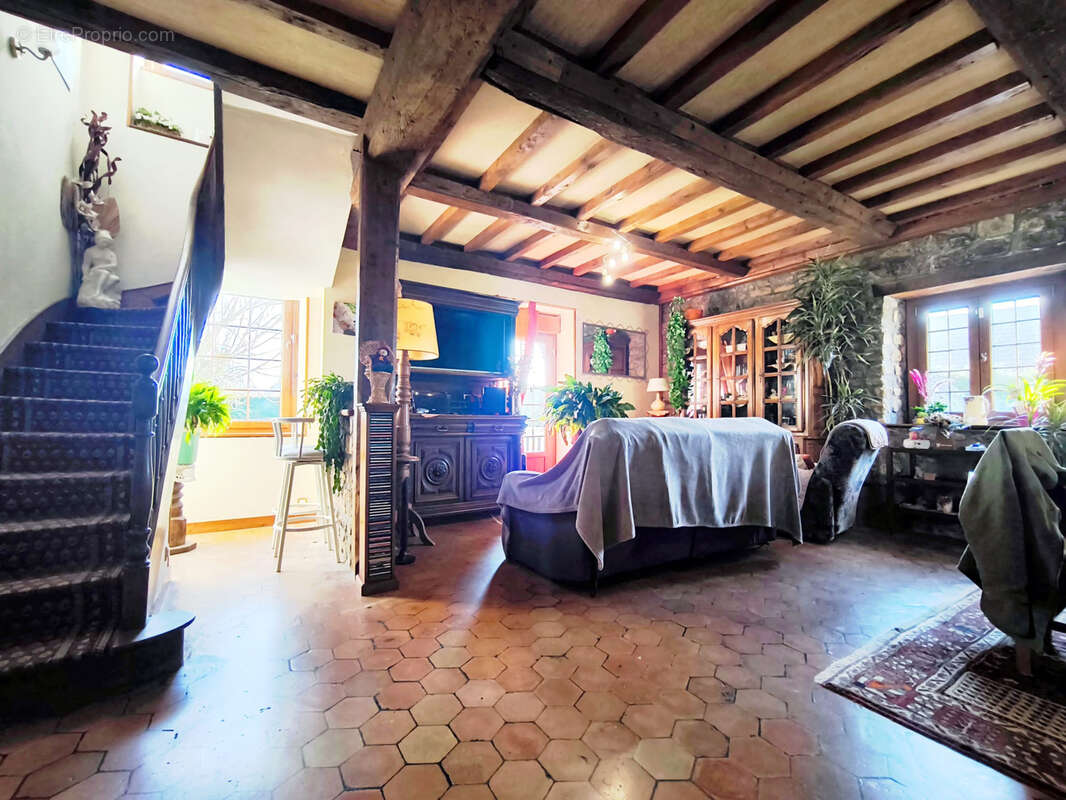 Maison à SAIRES-LA-VERRERIE