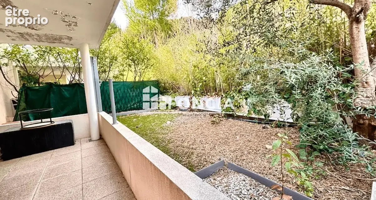 PUGETS - 2 pièces avec terrasse et jardin. Très calme. Double stationnement couvert - photo 2