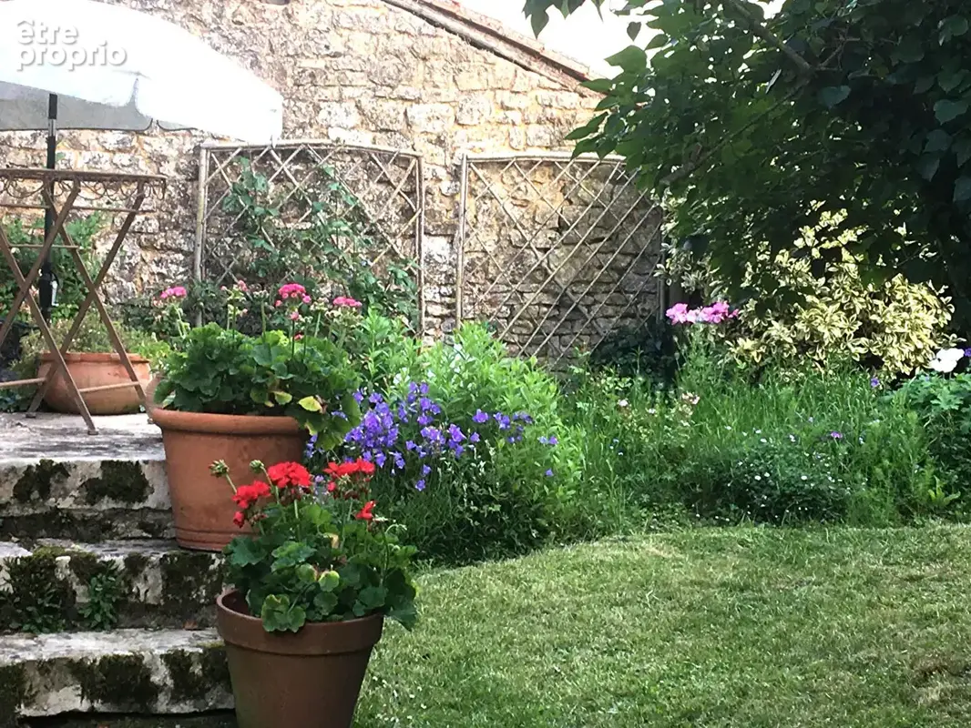 Superbe maison de maître rénovée de 4 chambres avec jardins paysagers, dépendances et maison du XVIIIe siècle à rénover - photo 17
