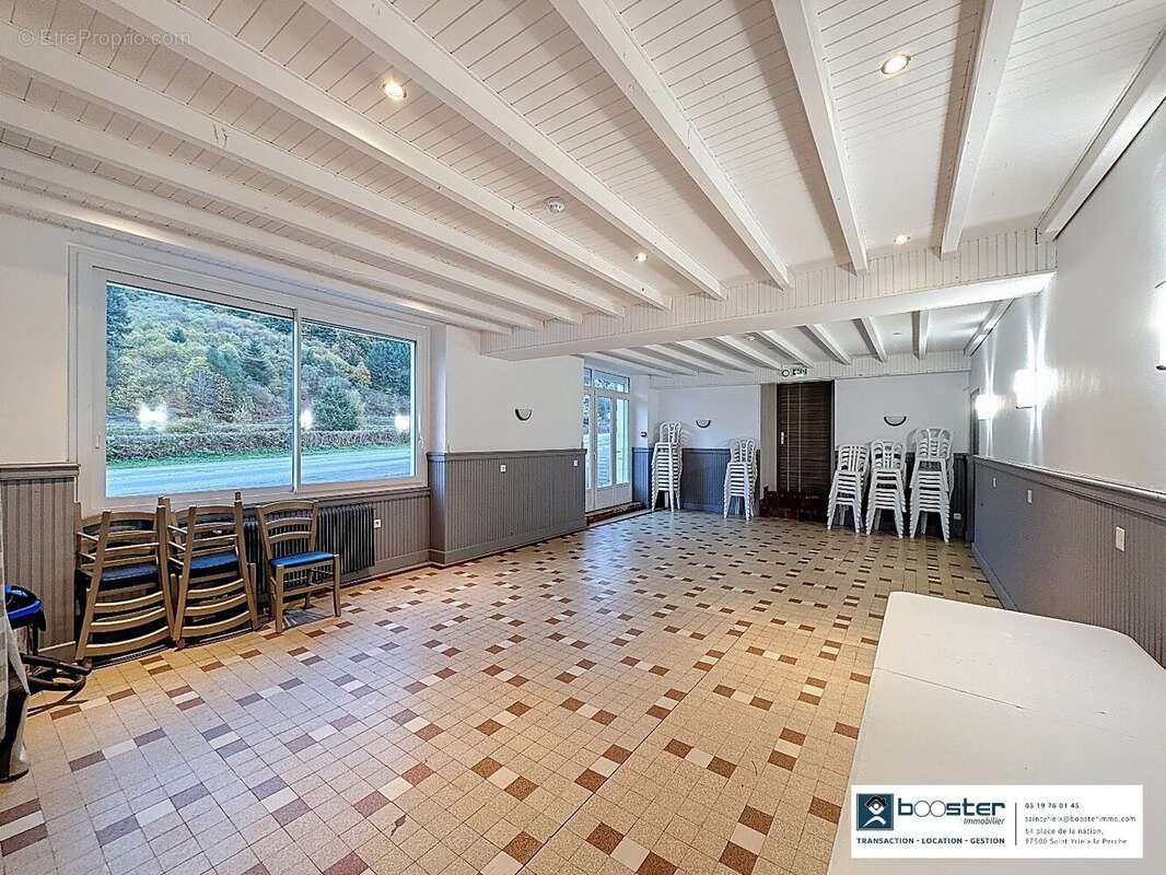 Commerce à COMPREIGNAC