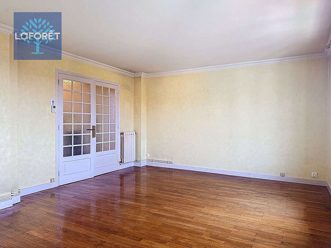 Appartement à SAINT-GENIS-LAVAL