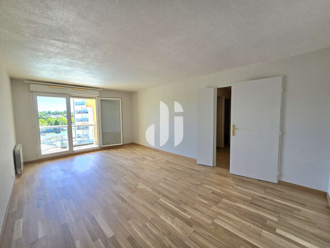 Appartement MERIGNAC ARLAC 2 pièces 49 m2 avec balcon, parking, piscine et gardien - photo 2