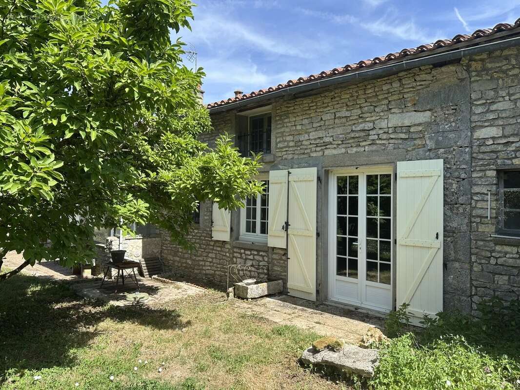 Maison à CHAMPNIERS