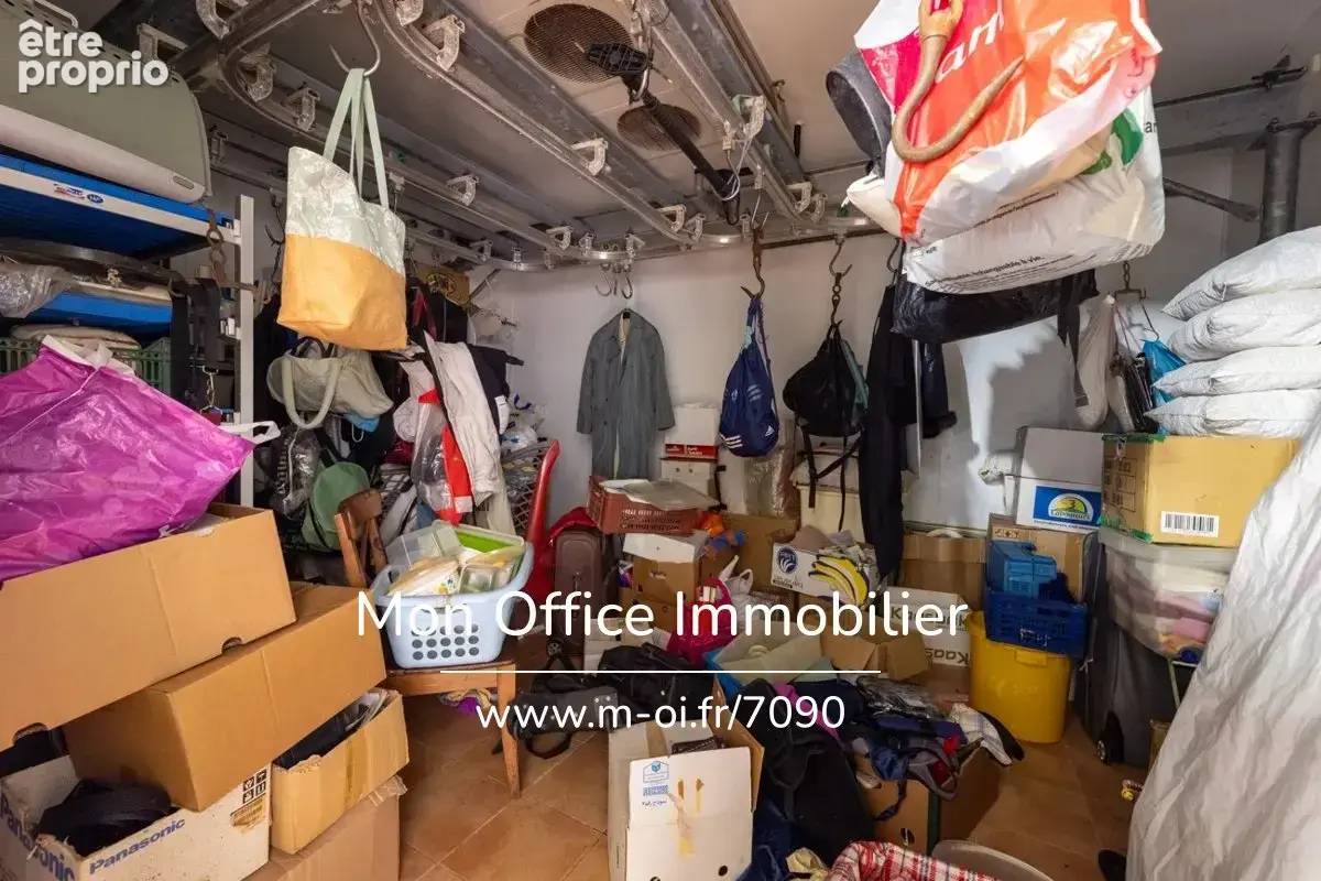Référence : 7090-AMB - Immeuble 5 pièces avec local commercial et chambre froide - photo 23