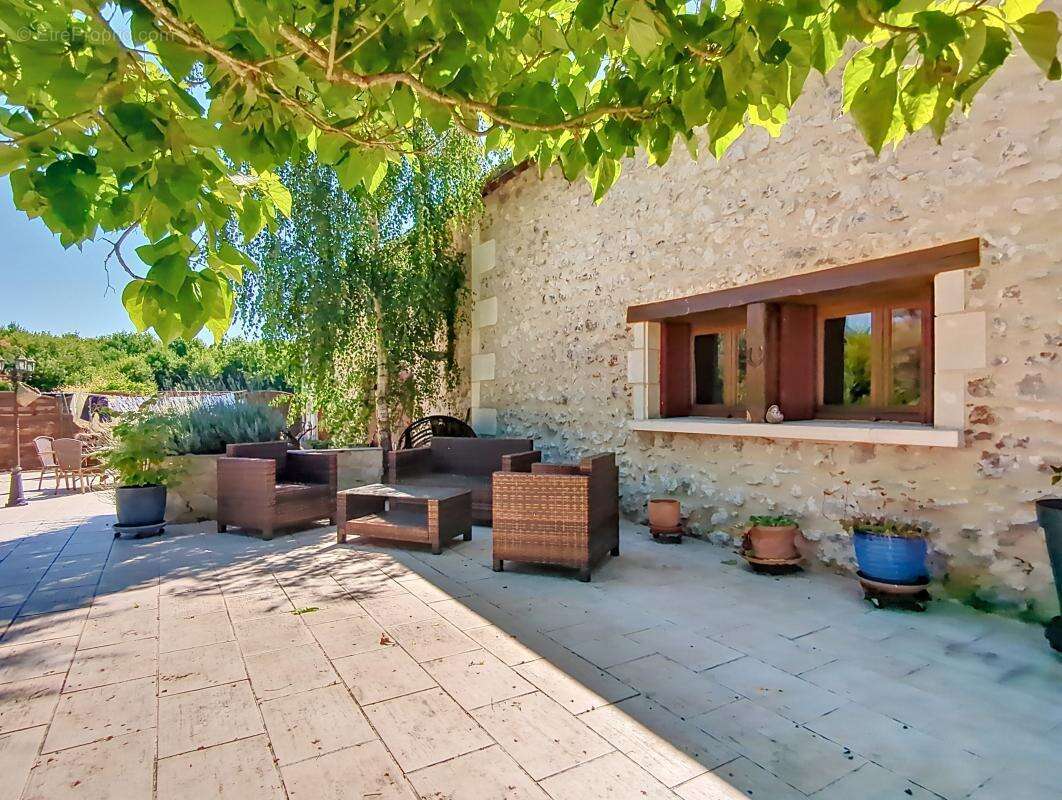 Maison 244 m² à Mazieres-De-Touraine  - photo 2