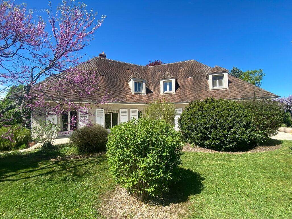 Maison à NERIS-LES-BAINS