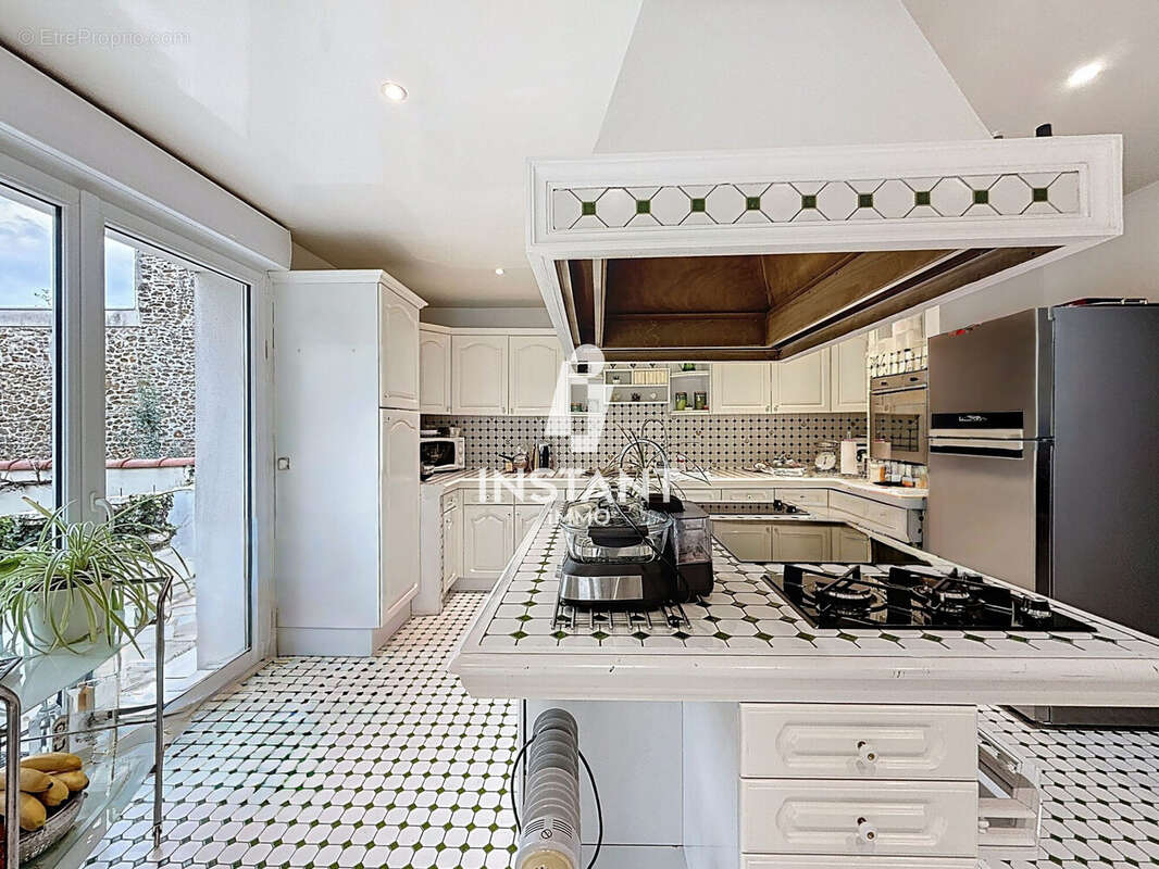 Maison à LE PERREUX-SUR-MARNE