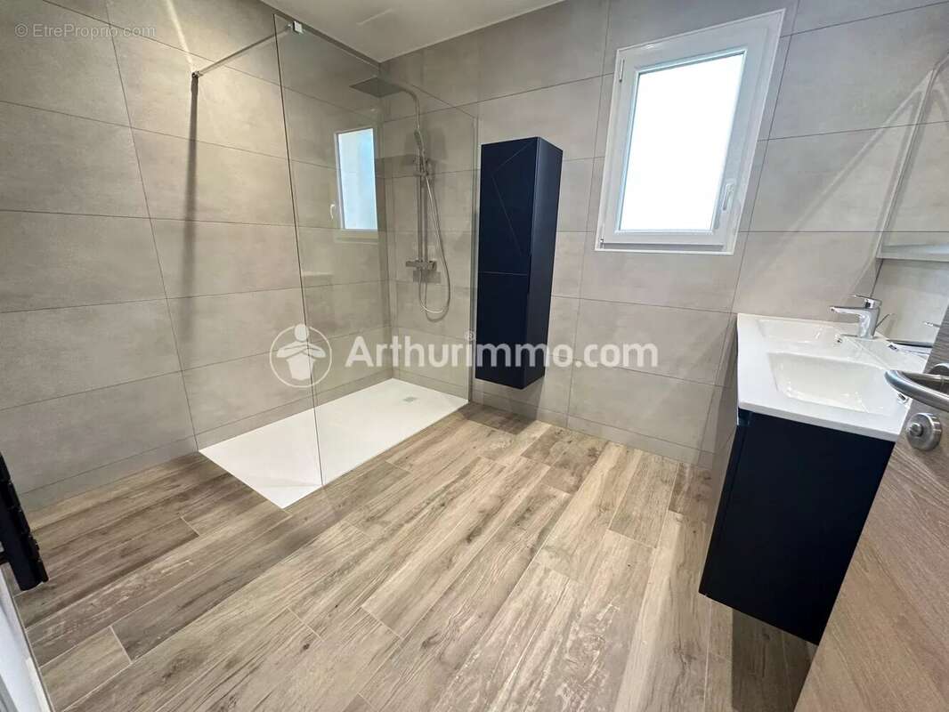 Maison à LEGUILLAC-DE-L'AUCHE