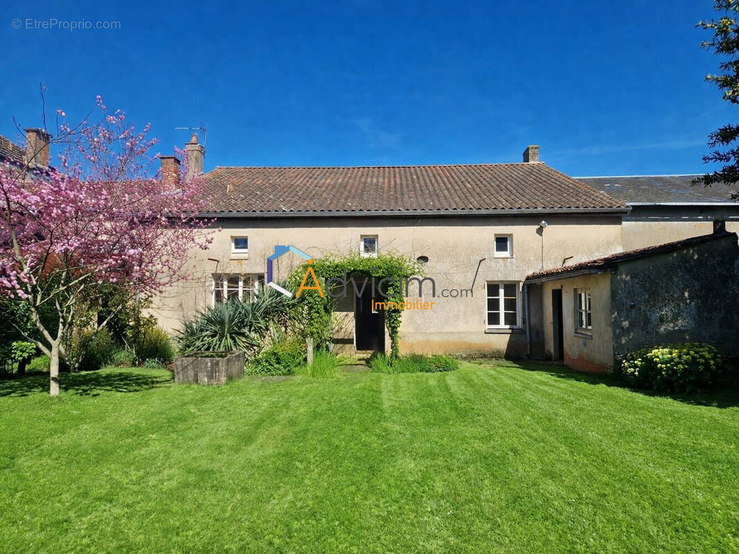 Maison à MILLAC