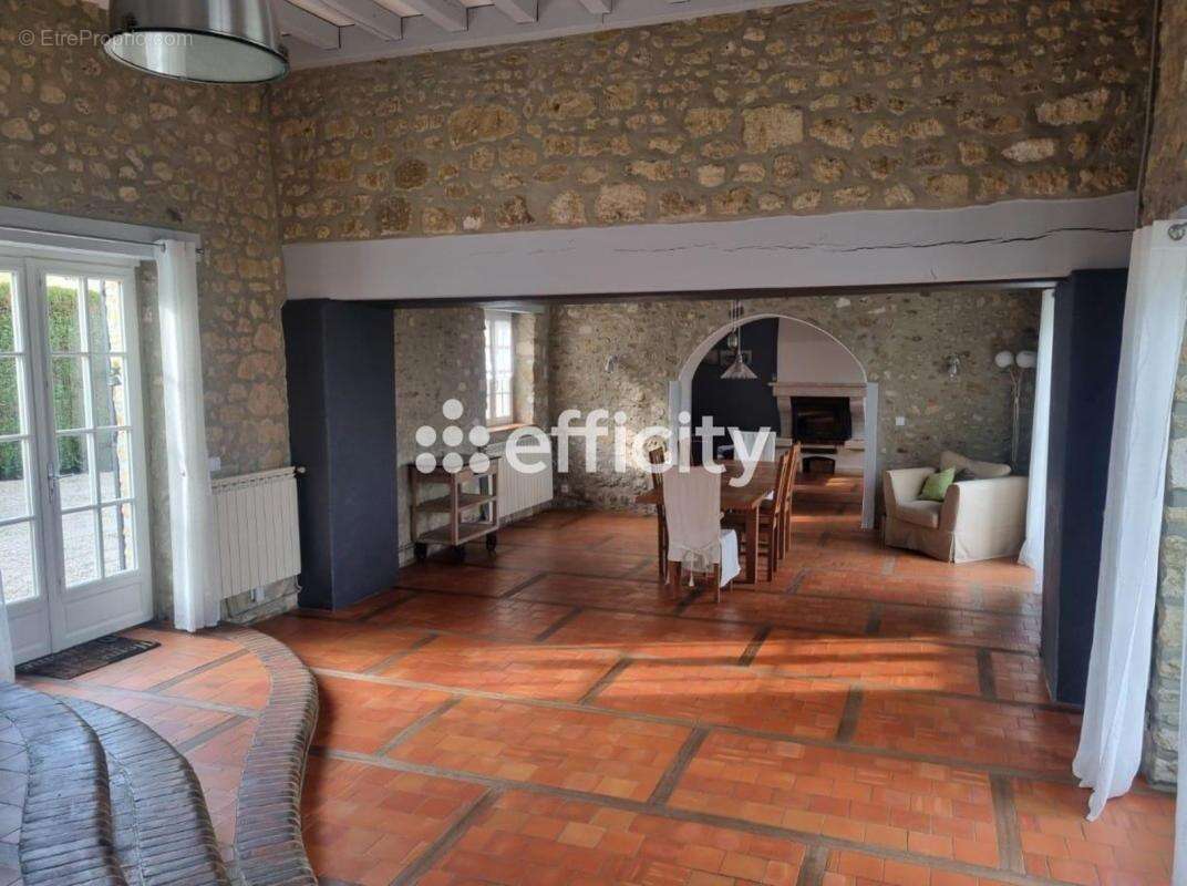 Maison à LE MELE-SUR-SARTHE