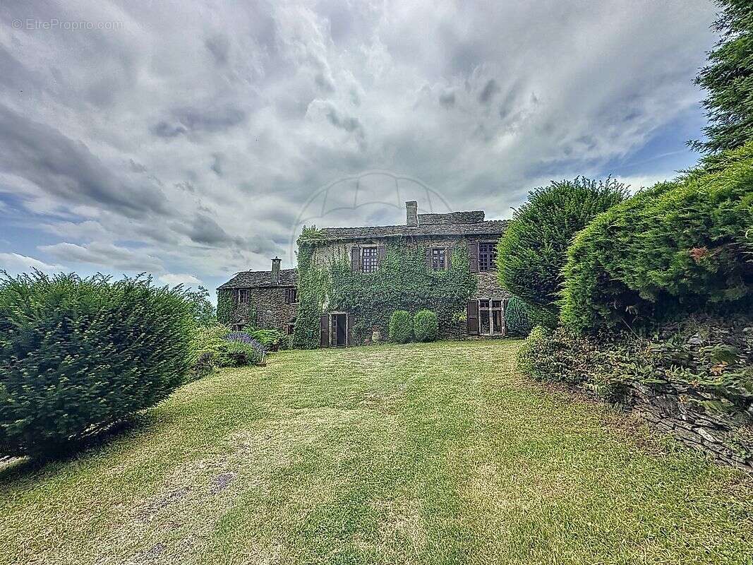 Maison à SAINT-GERMAIN-DE-CALBERTE
