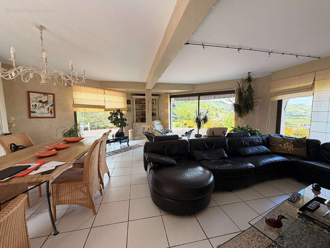 Maison de caractère avec piscine couverte et vue exceptionnelle - photo 3