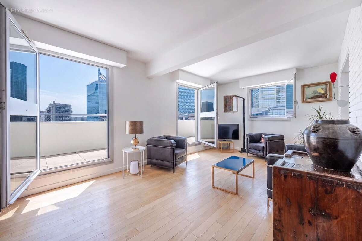 Appartement à COURBEVOIE