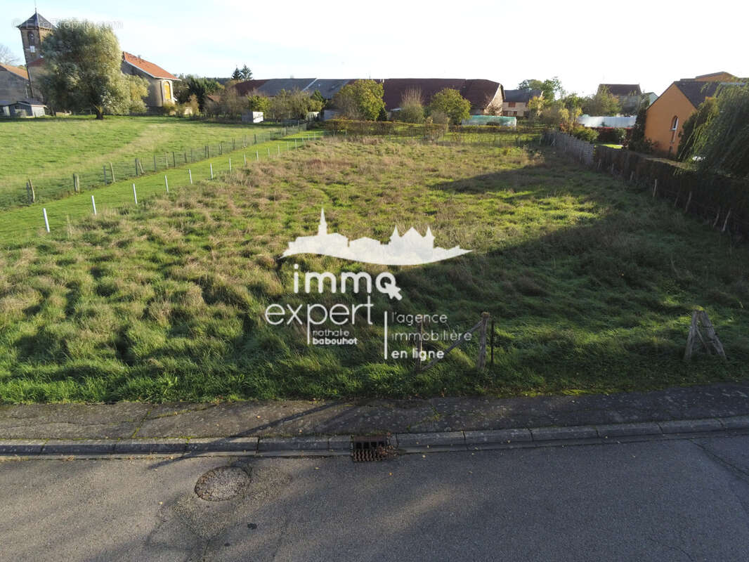 Terrain à VILLERS