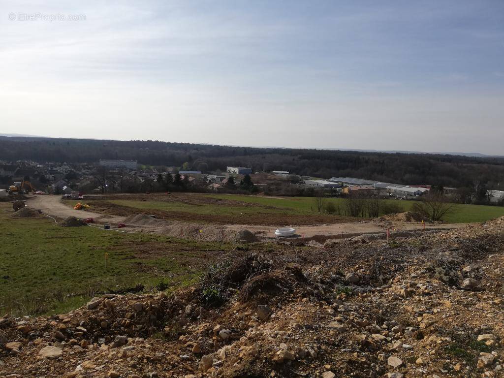 Terrain à BEAUCOURT