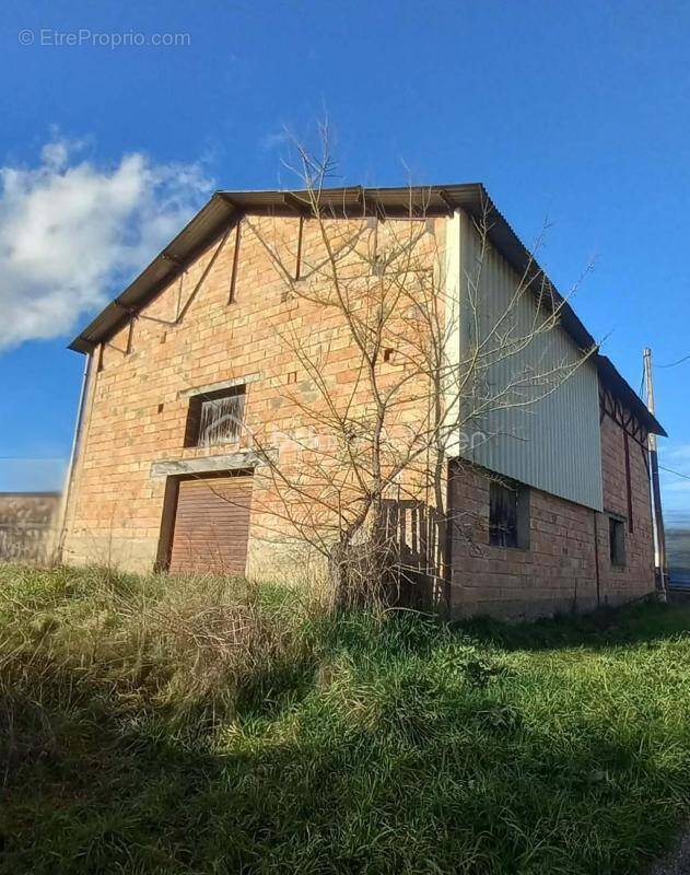 Maison à NEGREPELISSE