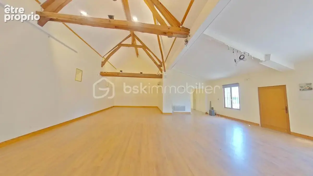 Bâtiment professionnel de 220 m² a finir d'aménager en salle de réception ou pour un commerce ou pour une entreprise soit a tran - photo 3