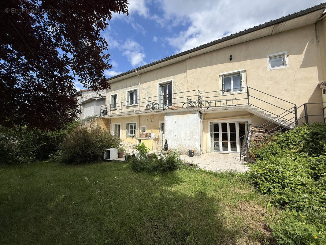 Maison à MEZIN