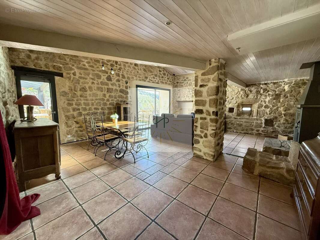 Maison à GOURDON