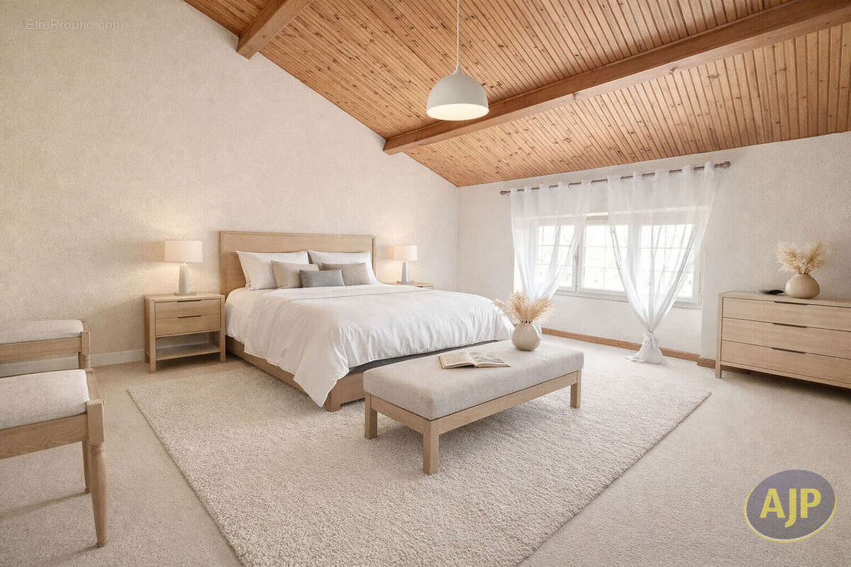 Maison à SAINT-MACAIRE-EN-MAUGES